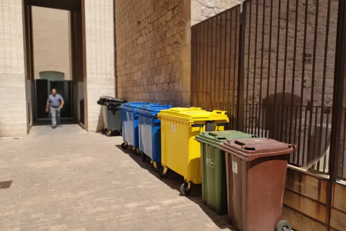 Sortidors d’una benzinera durant un control ambiental