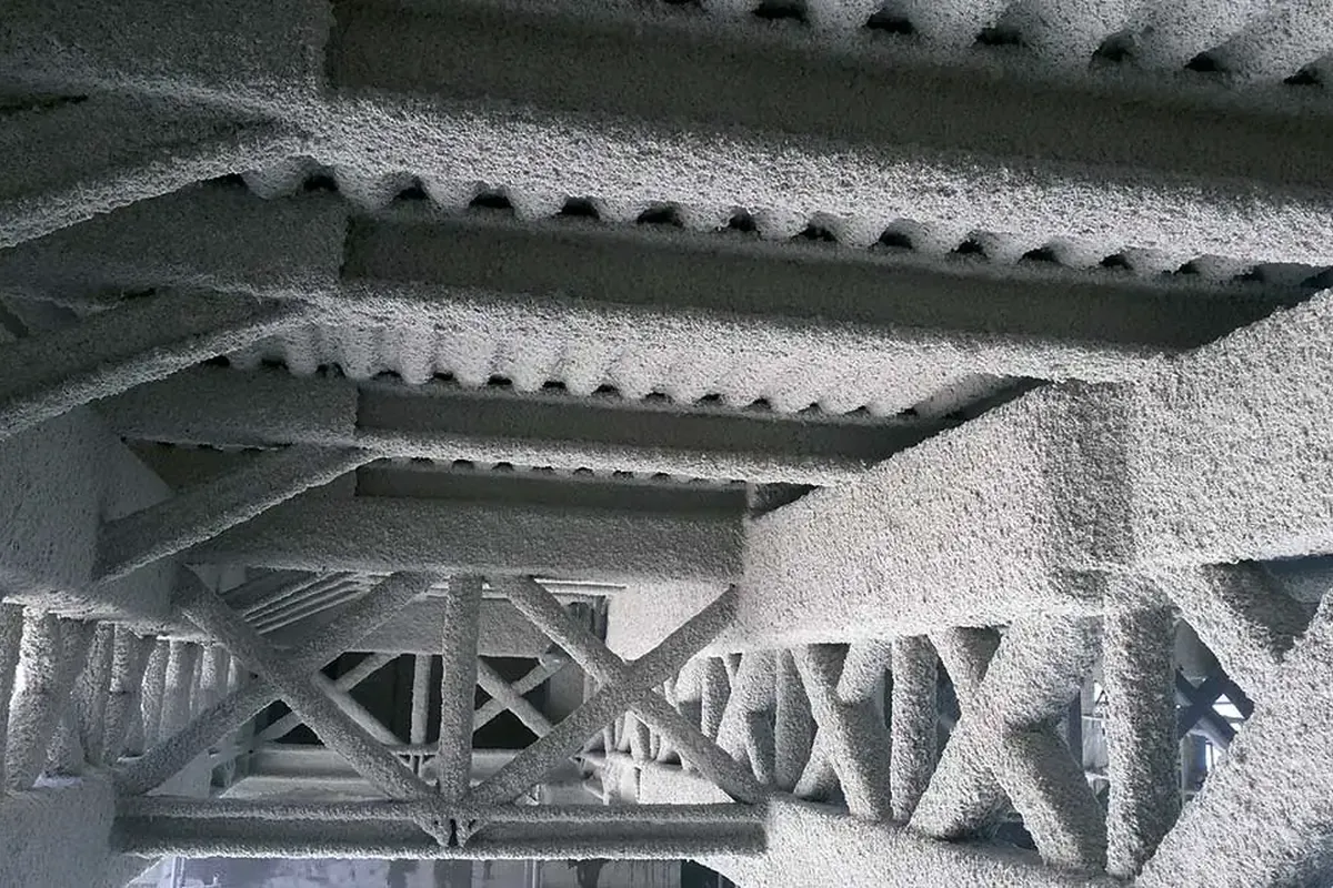 Estructura metàl·lica amb protecció passiva contra el foc aplicada